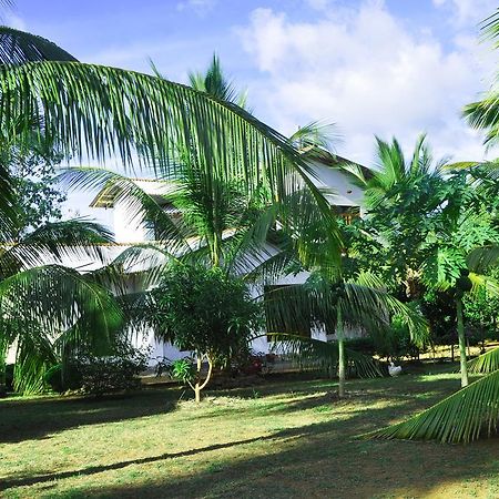 Coconut Garden House Hotel Udawalawe Exterior photo