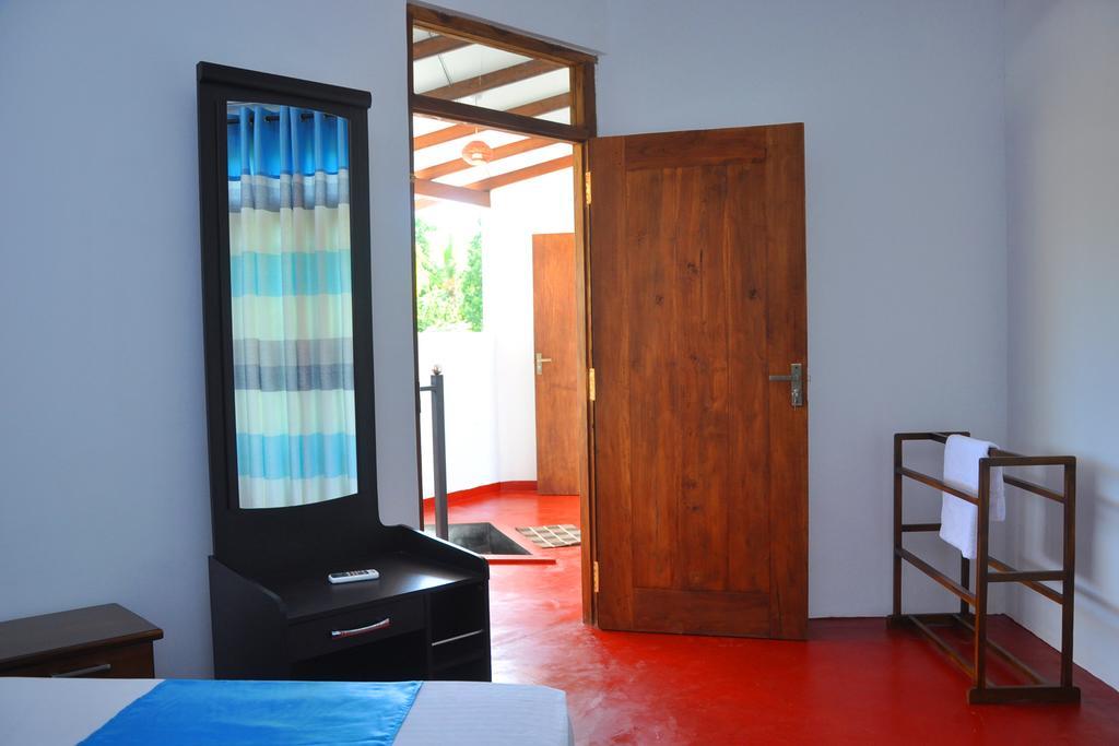 Coconut Garden House Hotel Udawalawe Exterior photo