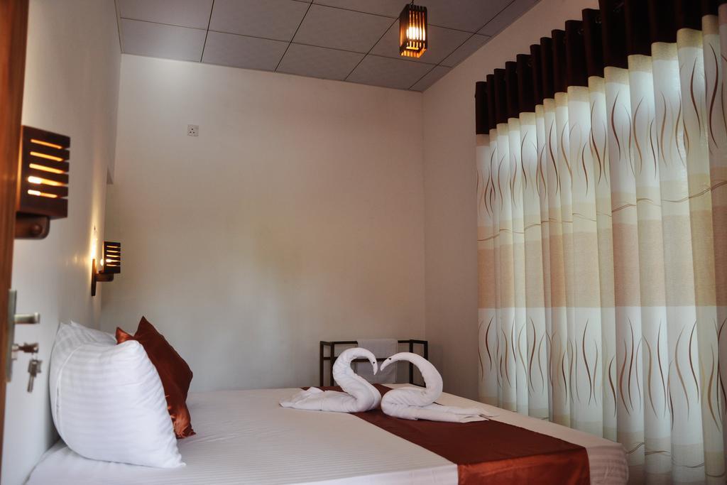 Coconut Garden House Hotel Udawalawe Exterior photo