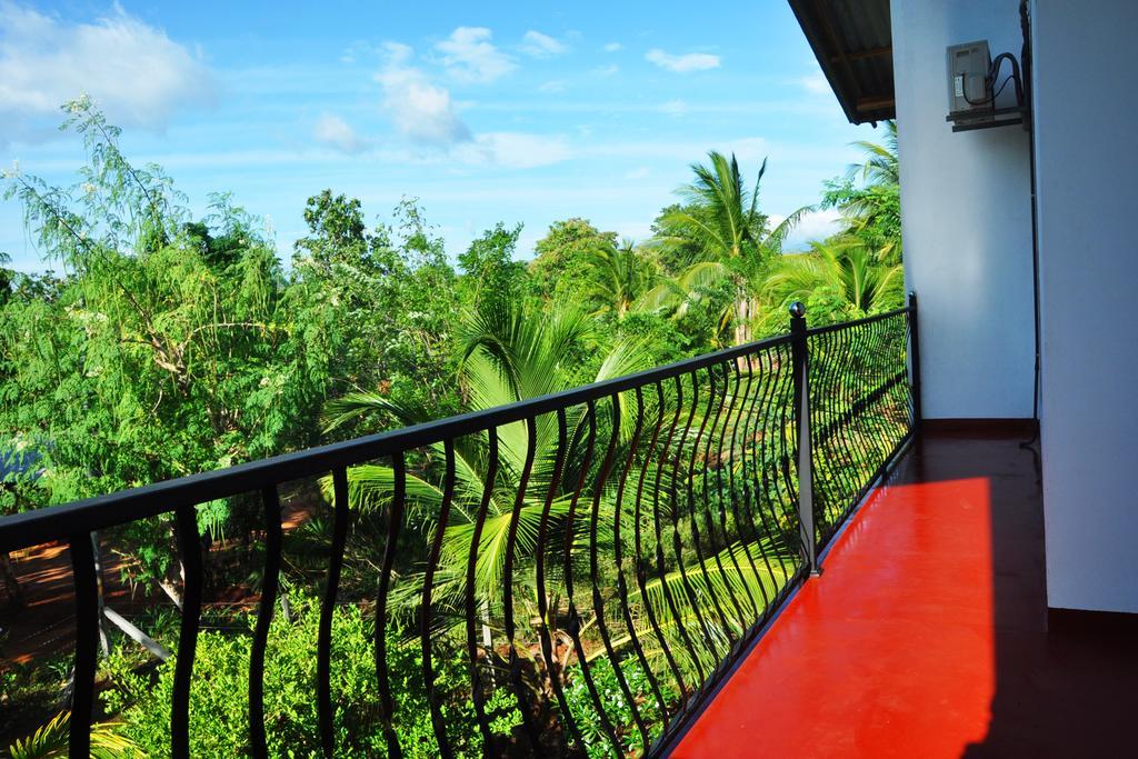 Coconut Garden House Hotel Udawalawe Exterior photo