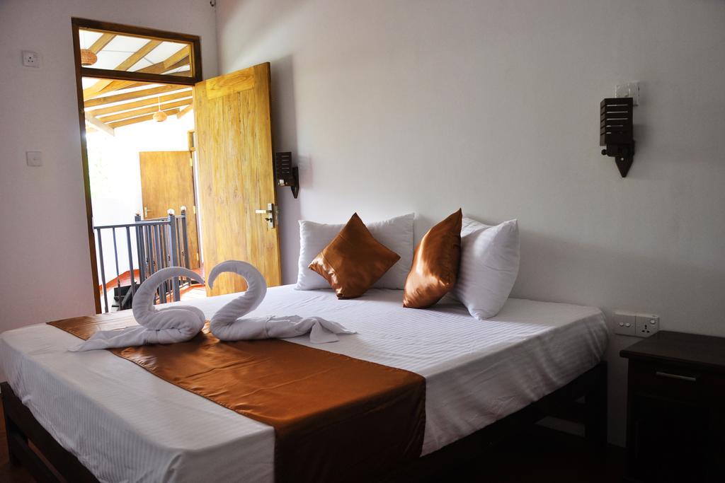 Coconut Garden House Hotel Udawalawe Exterior photo