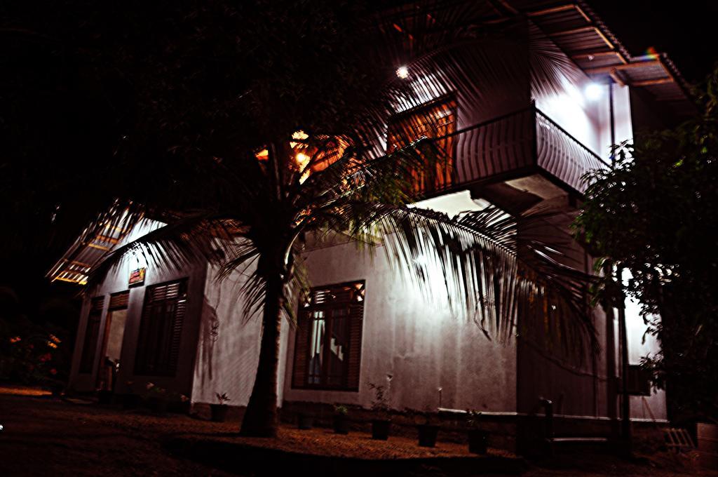 Coconut Garden House Hotel Udawalawe Exterior photo